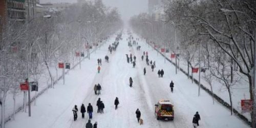 Madrid Reanuda Sus Servicios Tras Ser Cubierta De Nieve.. Madrid Reanuda Sus Servicios Tras Ser Cubierta De Nieve