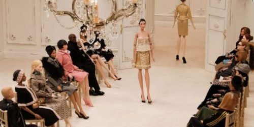 Moshino Presentó Su Nueva Colección Con Títeres En Lugar De Modelos