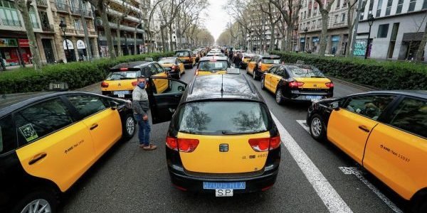 Taxistas de Barcelona contra el regreso de Uber