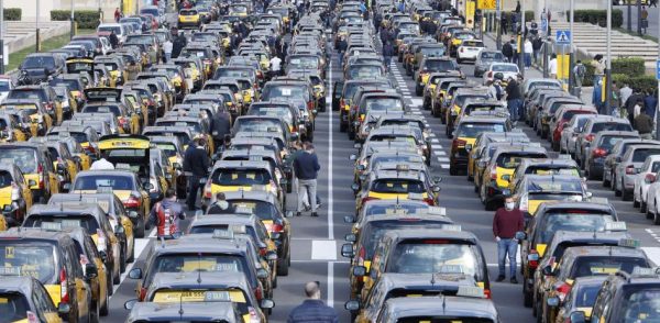 Taxistas de Barcelona contra el regreso de Uber
