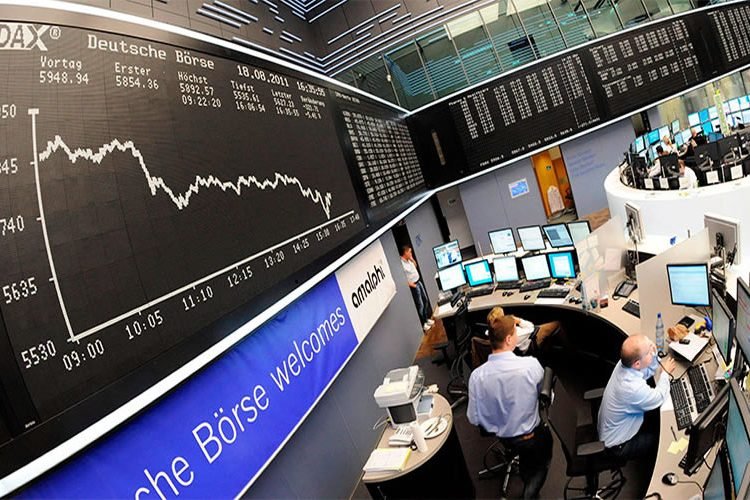 El petróleo opera en baja y las bolsas internacionales registran tendencia mixta