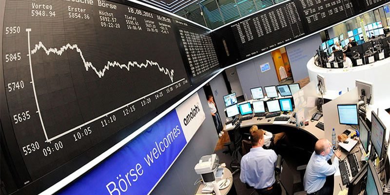 El petróleo opera en baja y las bolsas internacionales registran tendencia mixta El petróleo opera en baja y las bolsas internacionales registran tendencia mixta